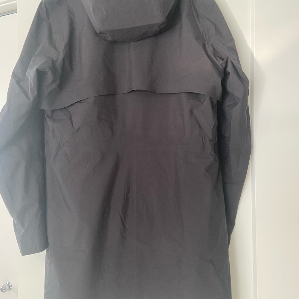 NWT Lululemon Rain Rebel jacket size 10, black